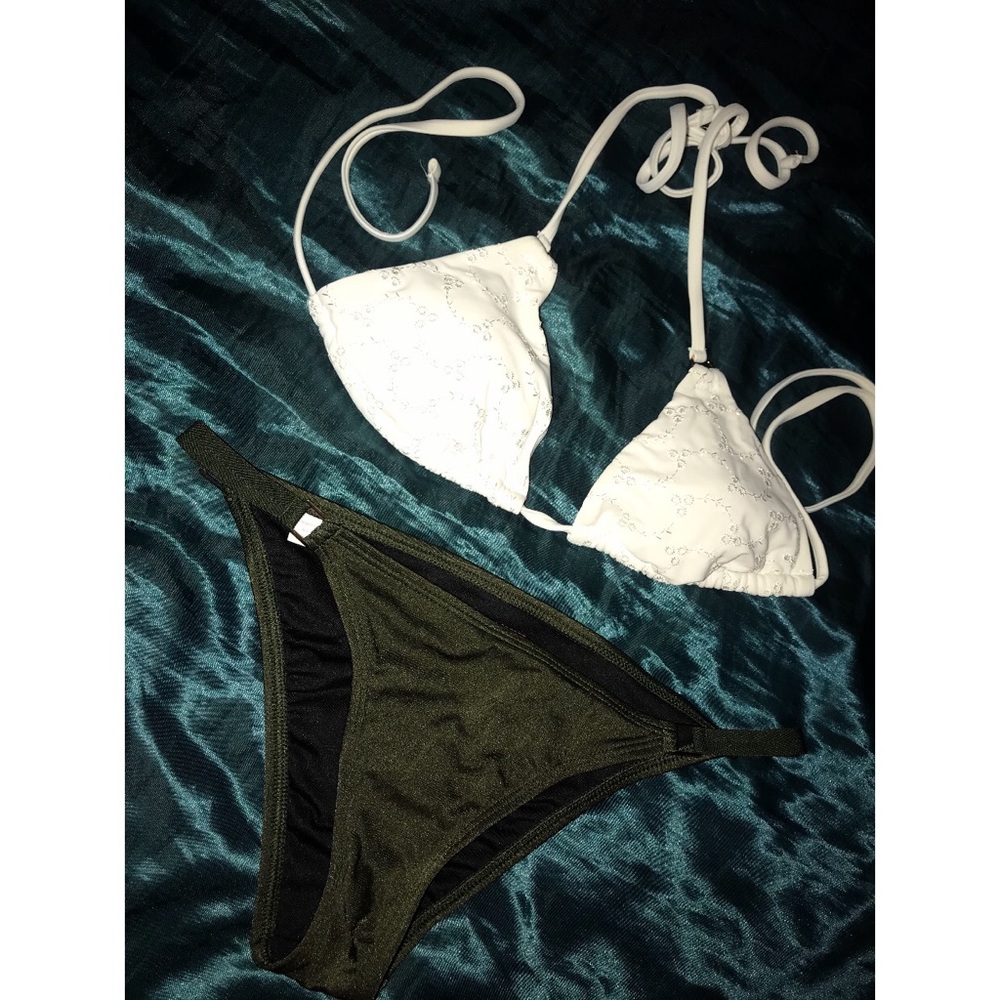 White triangle Top with Pattern and Olive bottoms